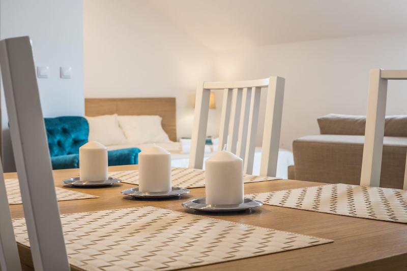Home Out Rooms & Apartments image