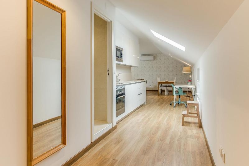 Home Out Rooms & Apartments image