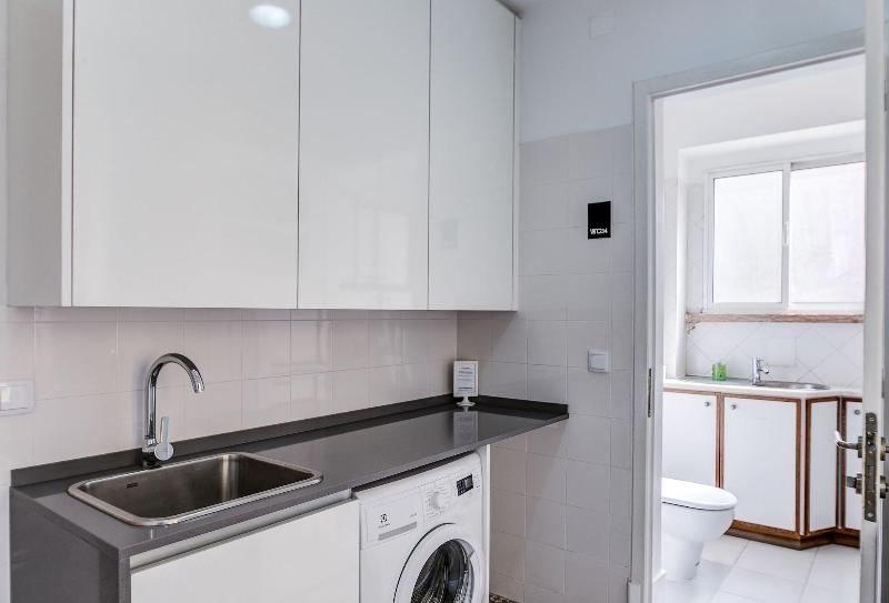 Home Out Rooms & Apartments image