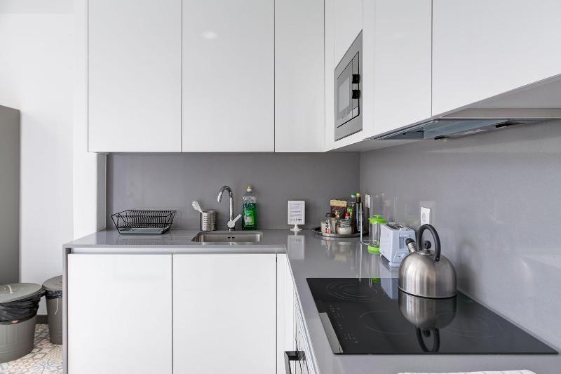 Home Out Rooms & Apartments image