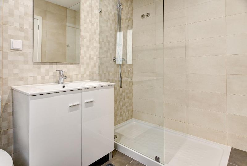 Home Out Rooms & Apartments image