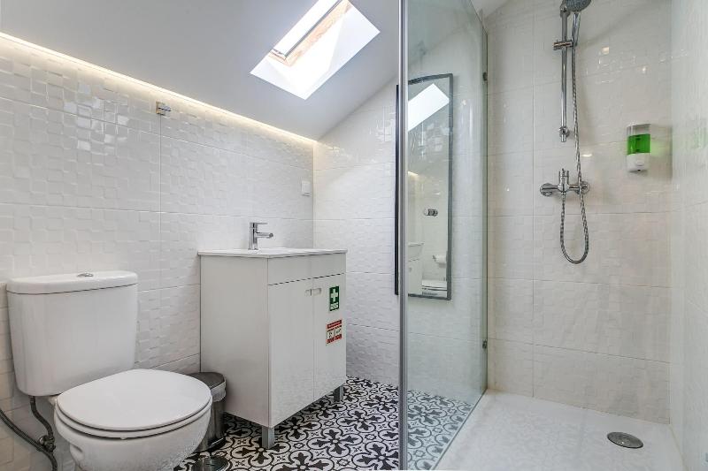 Home Out Rooms & Apartments image