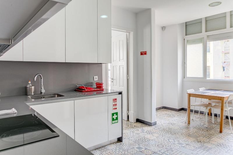 Home Out Rooms & Apartments image