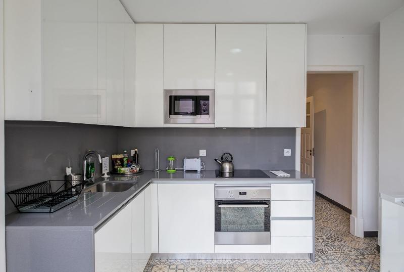 Home Out Rooms & Apartments image