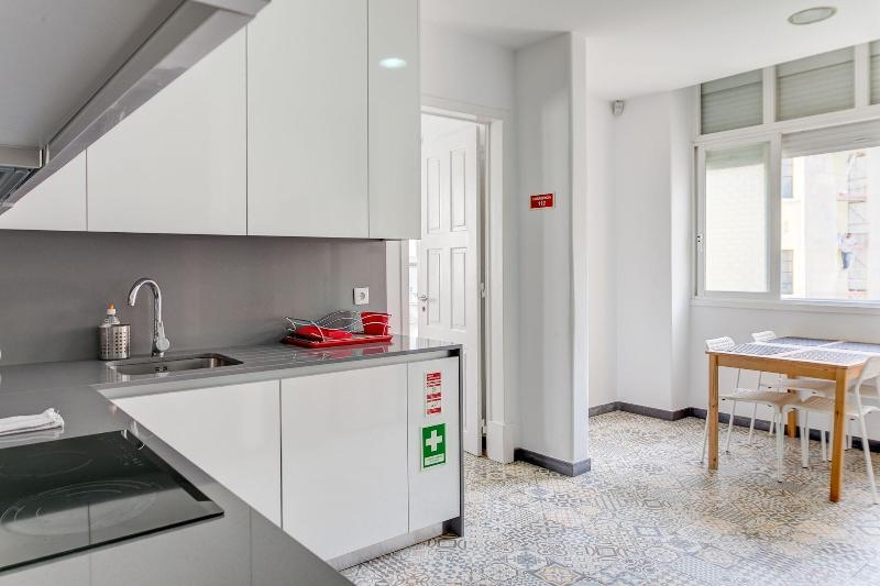 Home Out Rooms & Apartments image