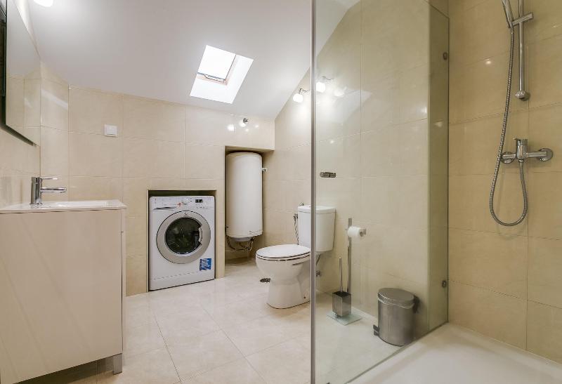 Home Out Rooms & Apartments image