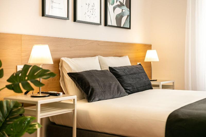 Home Out Rooms & Apartments image