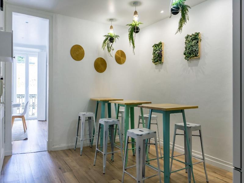 The Color Suites & Rooms image