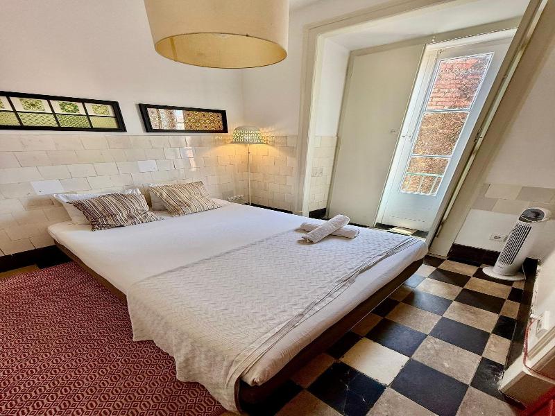 The Color Suites & Rooms image
