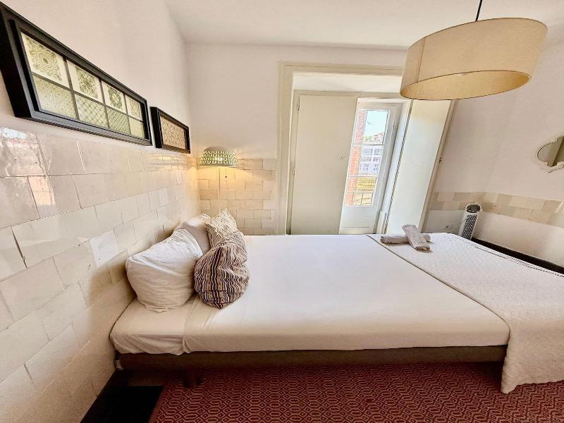 The Color Suites & Rooms image