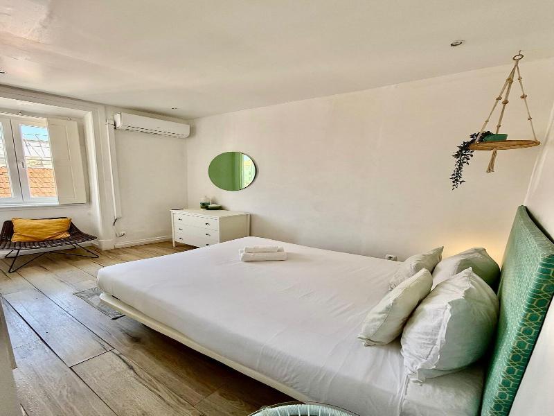 The Color Suites & Rooms image
