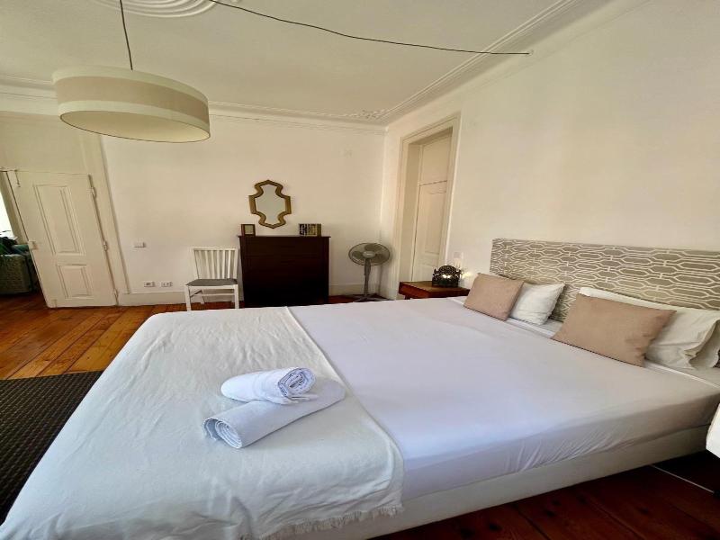 The Color Suites & Rooms image