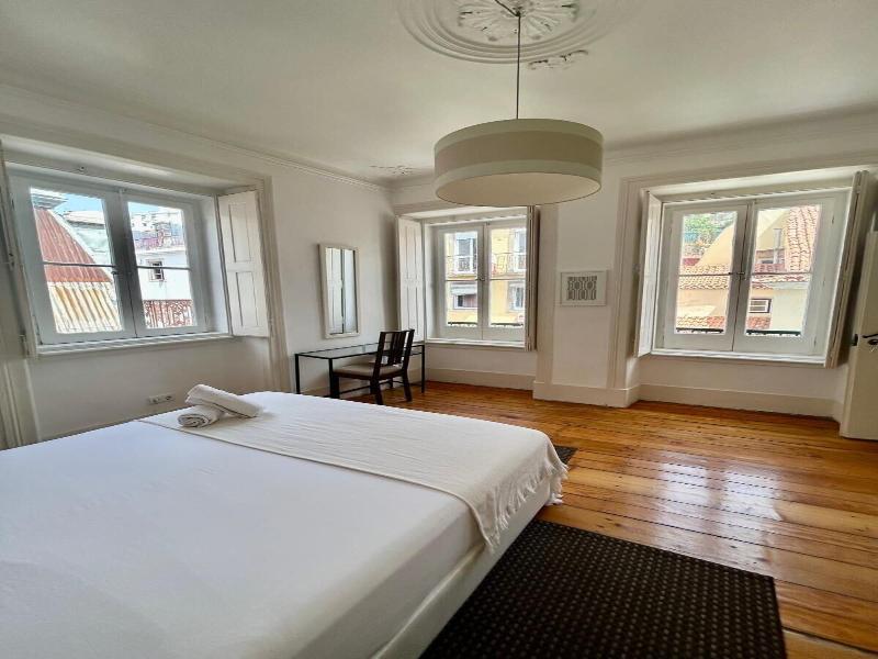 The Color Suites & Rooms image