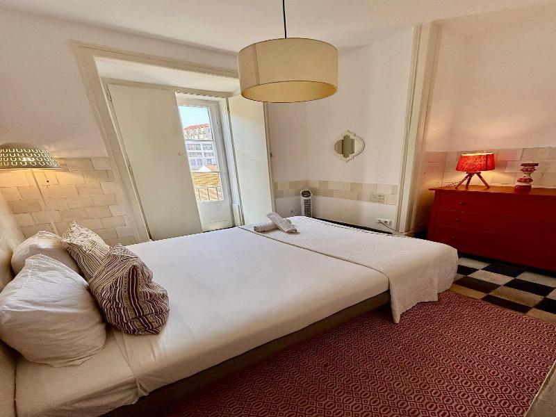 The Color Suites & Rooms image
