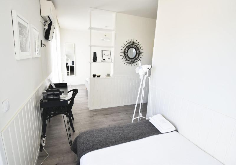 JR Studios & Suites (Riu's) image