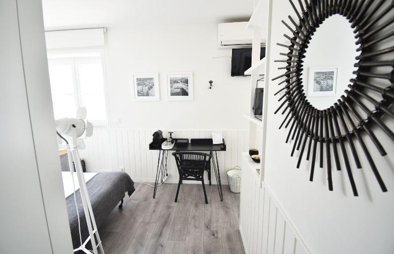 JR Studios & Suites (Riu's) image