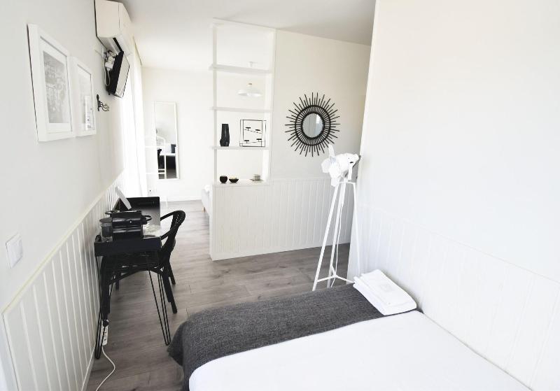 JR Studios & Suites (Riu's) image