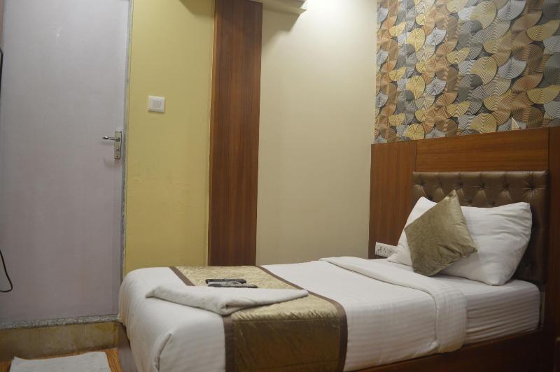 Arton Suites image