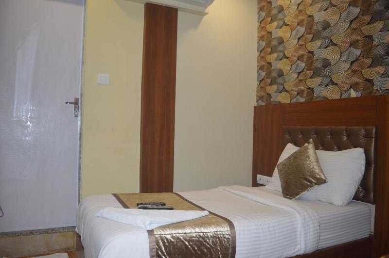 Arton Suites image