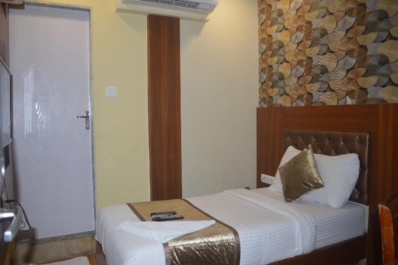 Arton Suites image