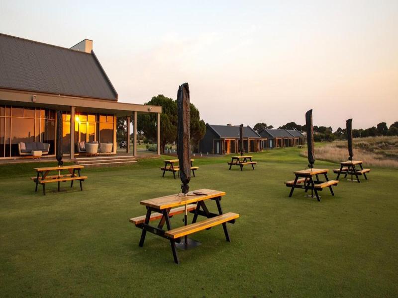13Th Beach Golf Lodges image