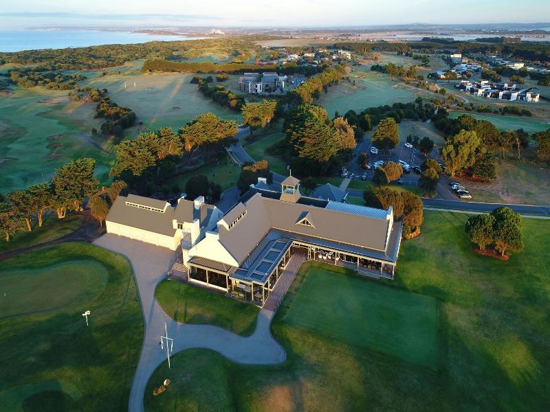13Th Beach Golf Lodges image