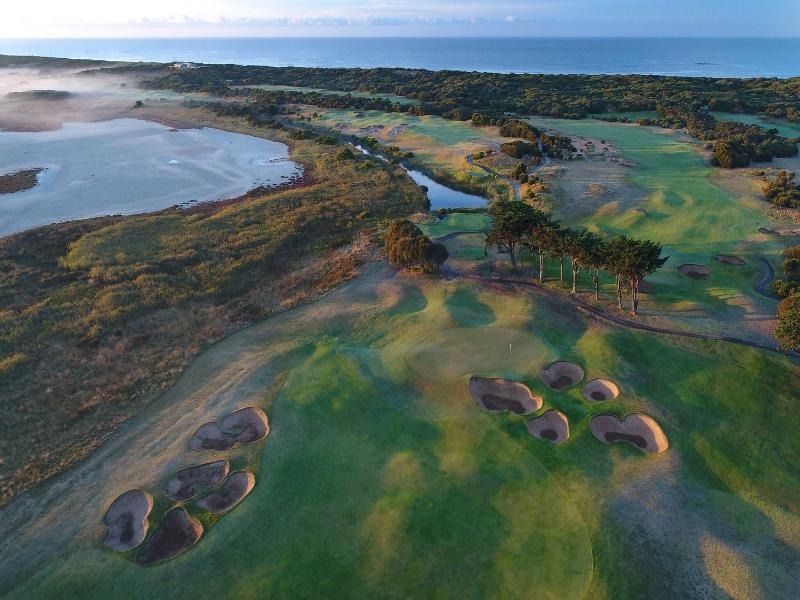 13Th Beach Golf Lodges image