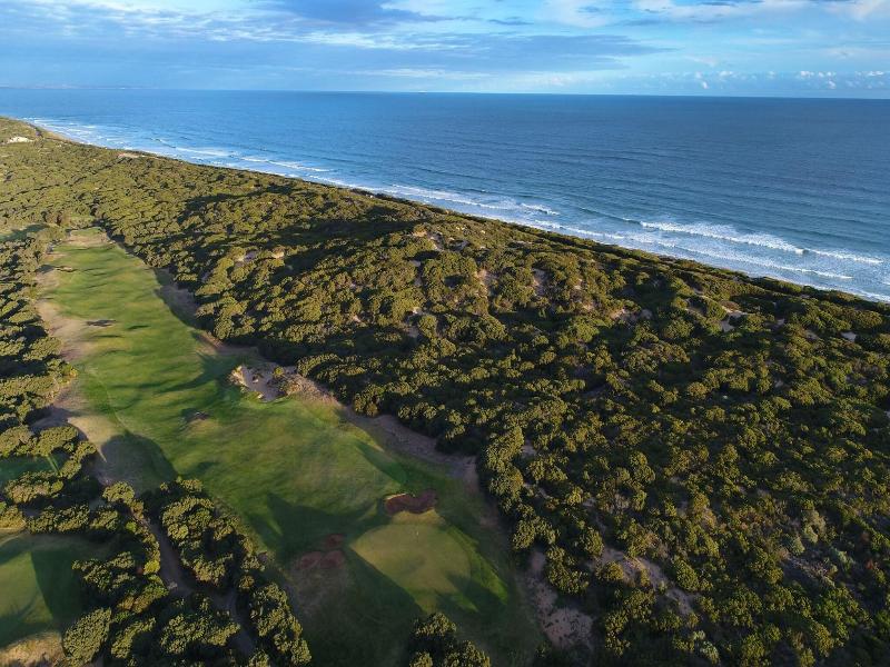 13Th Beach Golf Lodges image