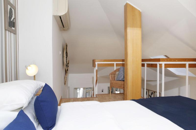 Flores Guest House image