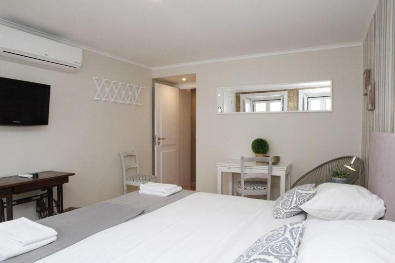 Flores Guest House image
