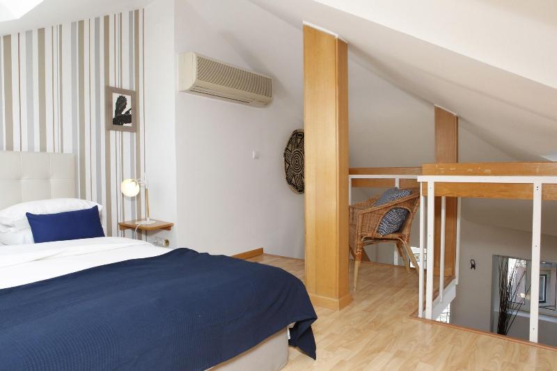 Flores Guest House image