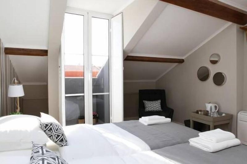 Flores Guest House image