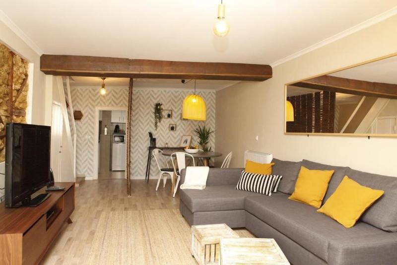 Flores Guest House image