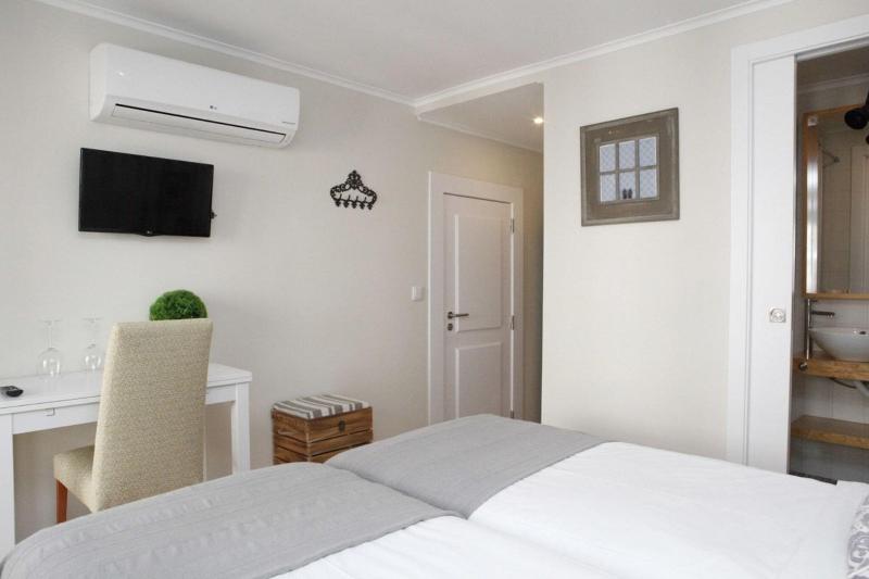 Flores Guest House image