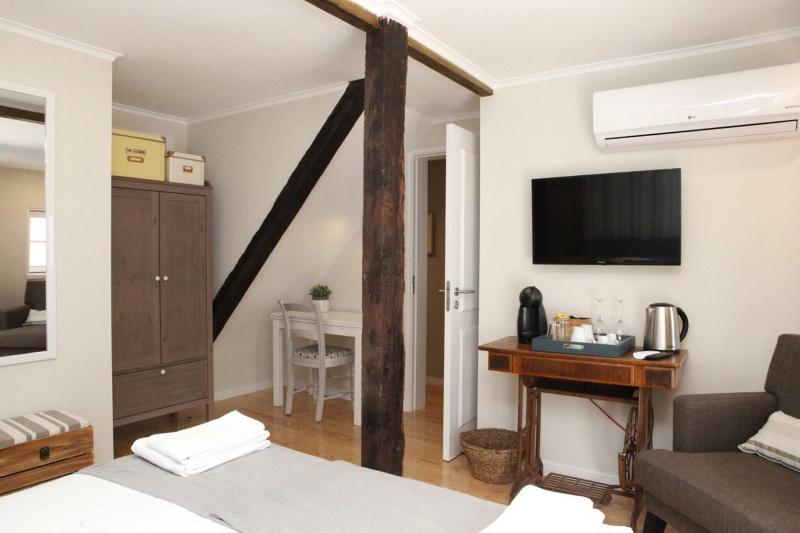 Flores Guest House image