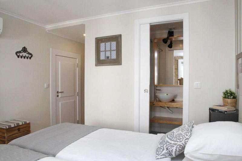 Flores Guest House image