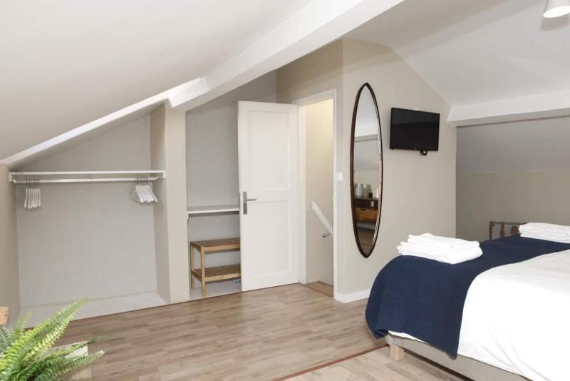 Flores Guest House image