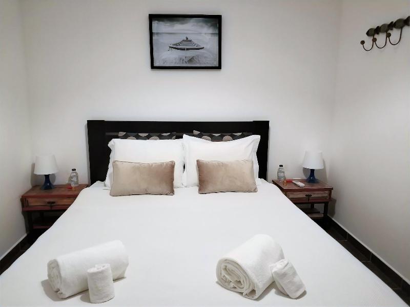 Sleep & Go Faro Airport Guest House image