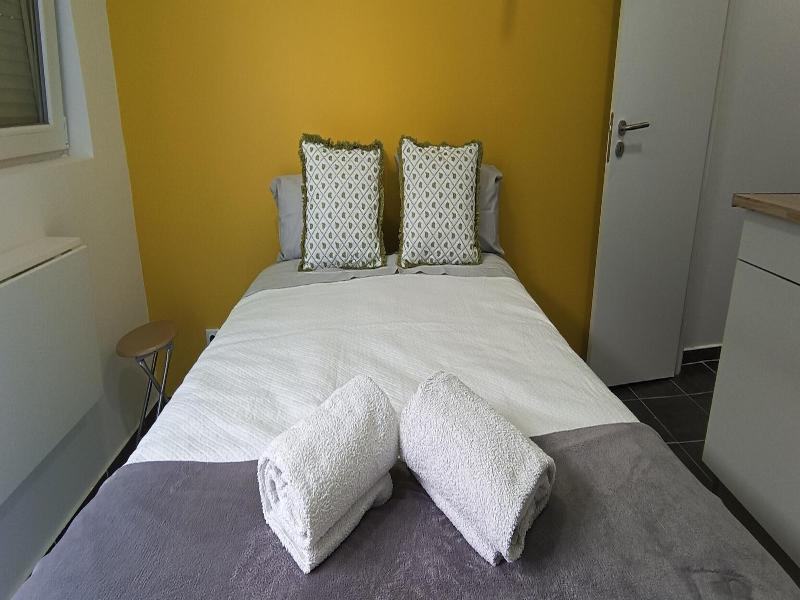 Sleep & Go Faro Airport Guest House image