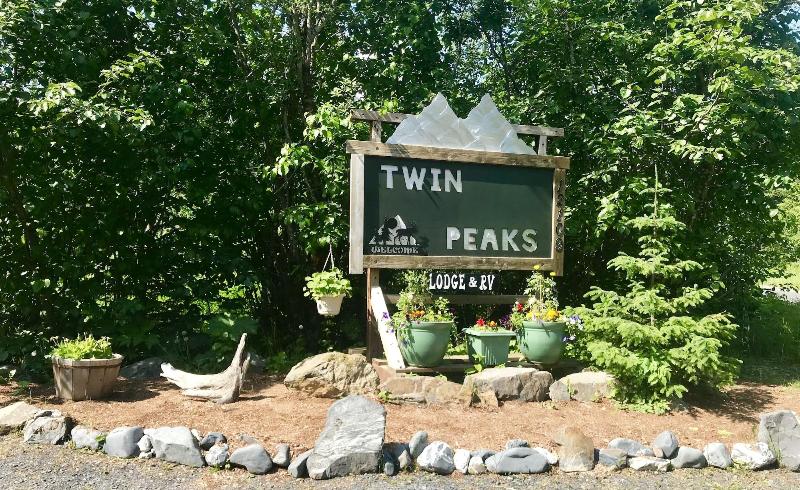 Twin Peaks Lodge And Rv Park image
