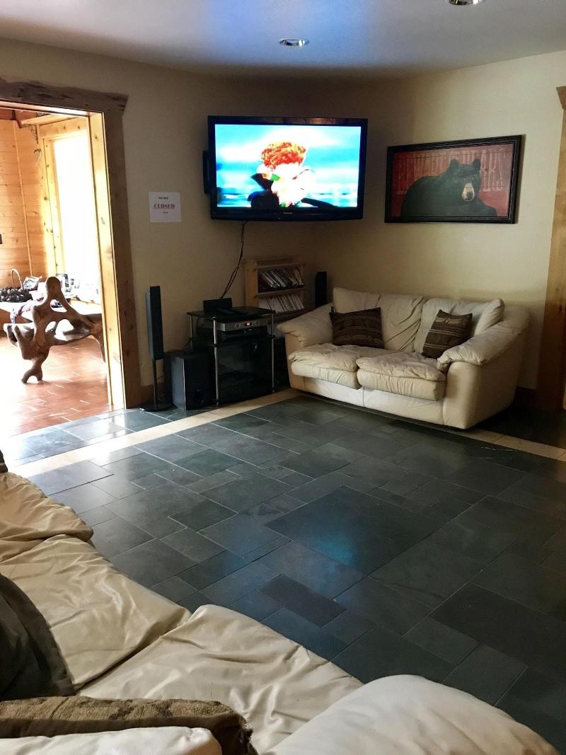 Twin Peaks Lodge And Rv Park image