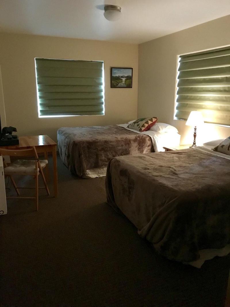 Twin Peaks Lodge And Rv Park image
