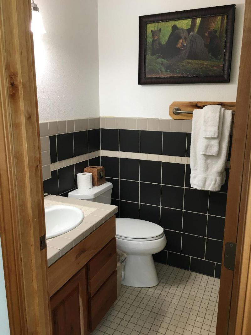 Twin Peaks Lodge And Rv Park image