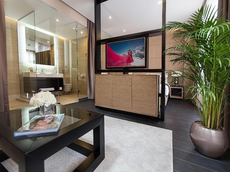 Dominic & Smart Luxury Suites Republic Square image