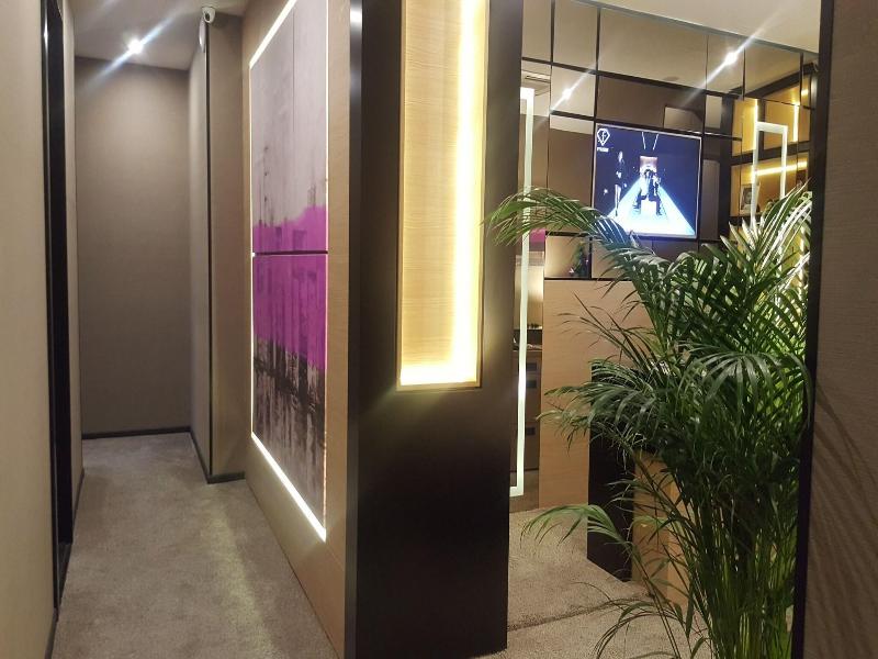 Dominic & Smart Luxury Suites Republic Square image