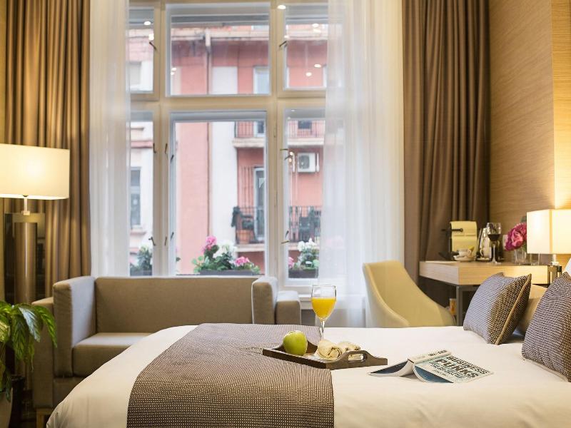 Dominic & Smart Luxury Suites Republic Square image