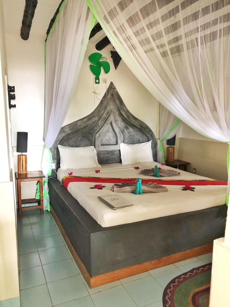 Blue Reef Sport and Fishing Lodge & Bungalows image