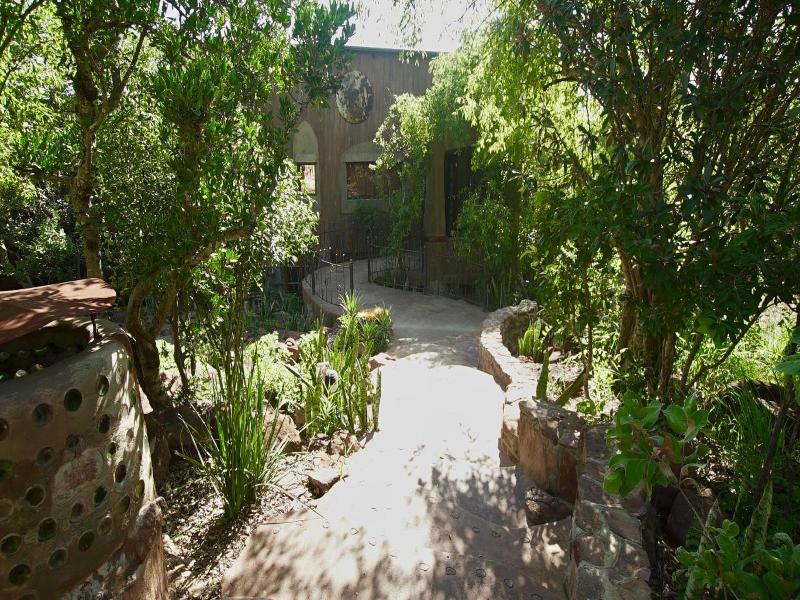 Leopards Rock Bush Boutique — general view