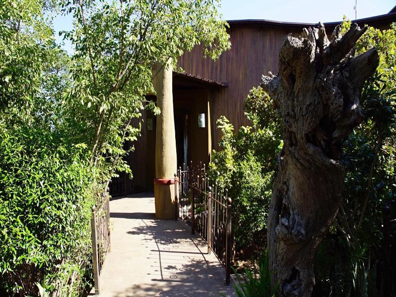 Leopards Rock Bush Boutique — exterior view