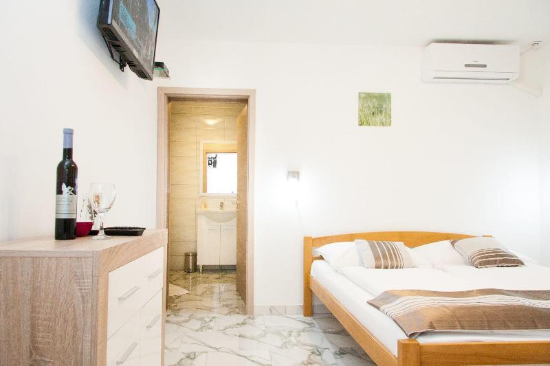 Rooms Garden Zagreb Airport image